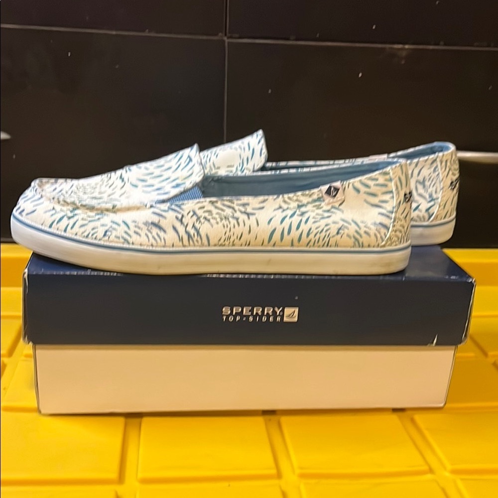 Sperry Women's White and Blue Patterned Loafers